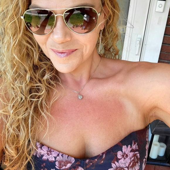 Meet your Posher, Erin - Picture 3 of 4